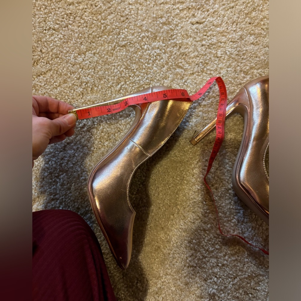 Gold Heels Size 7 - Picture 6 of 7